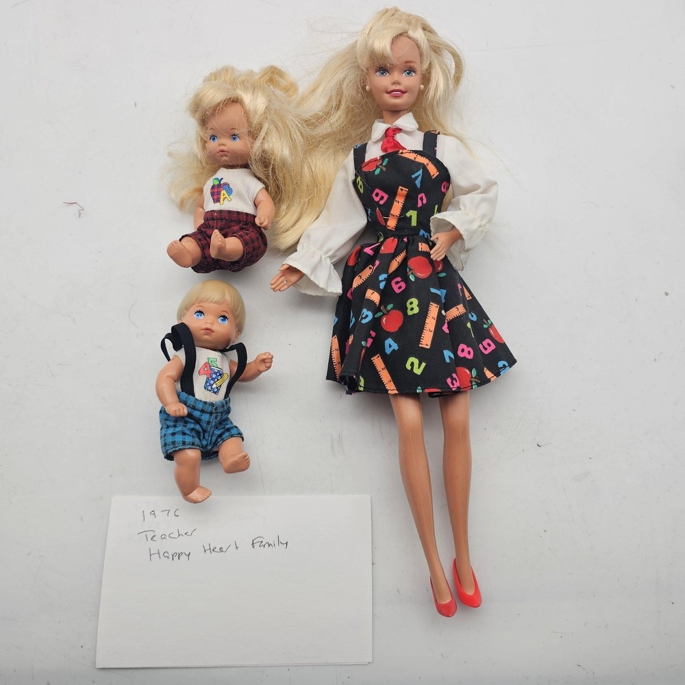 Vintage 1976 Mattel Barbie Teacher Doll 11 Inch With 2 Kids School Family